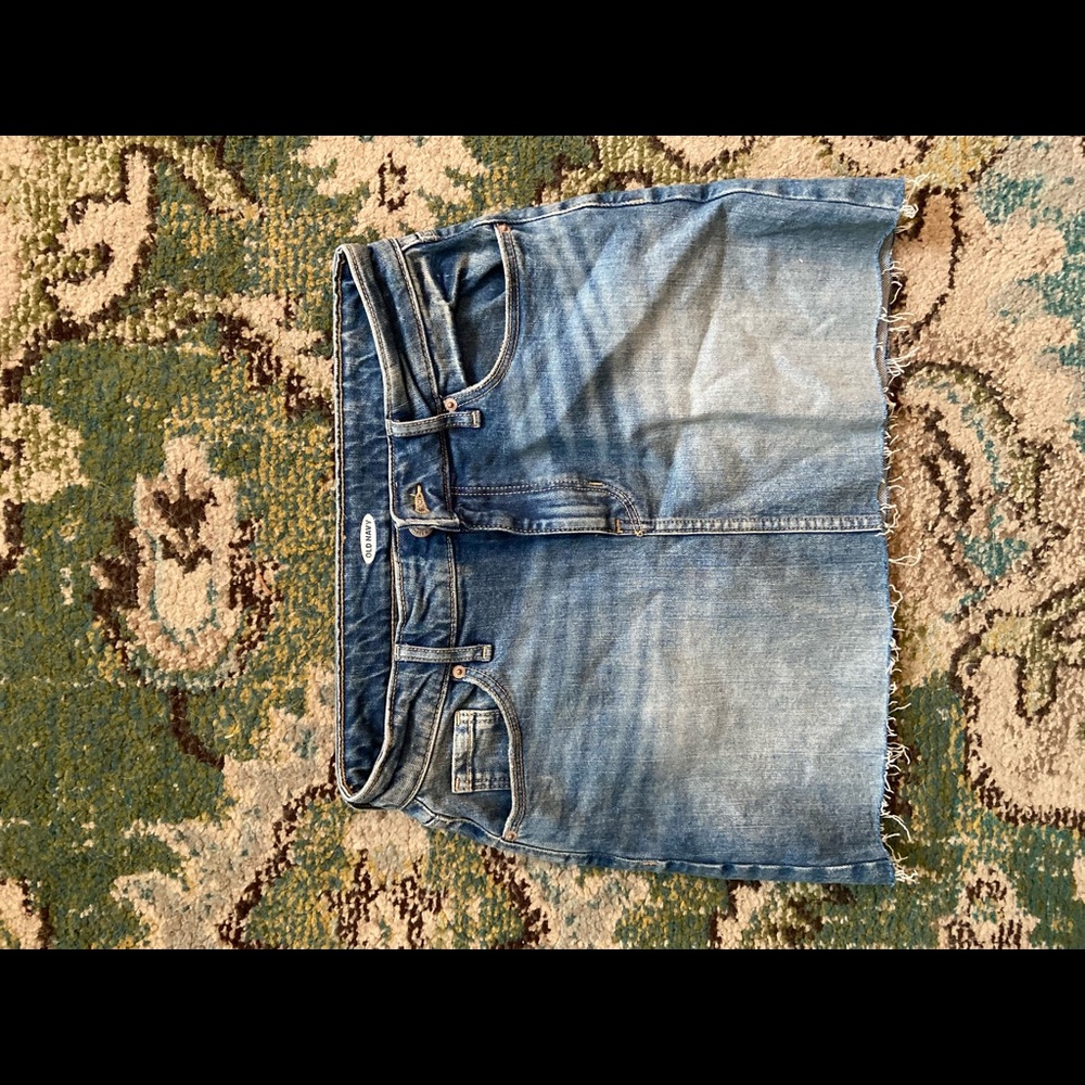 Old Navy denim skirt. Excellent condition, looks new.